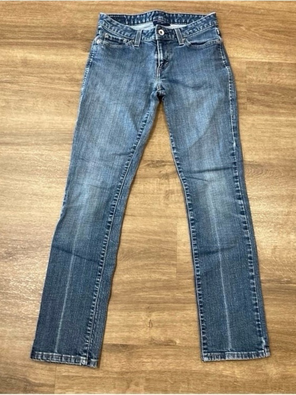 Vintage Levis 552 Mid Rise Straight Skinny Size 0 Medium EUC Mid Wash Blue Fade